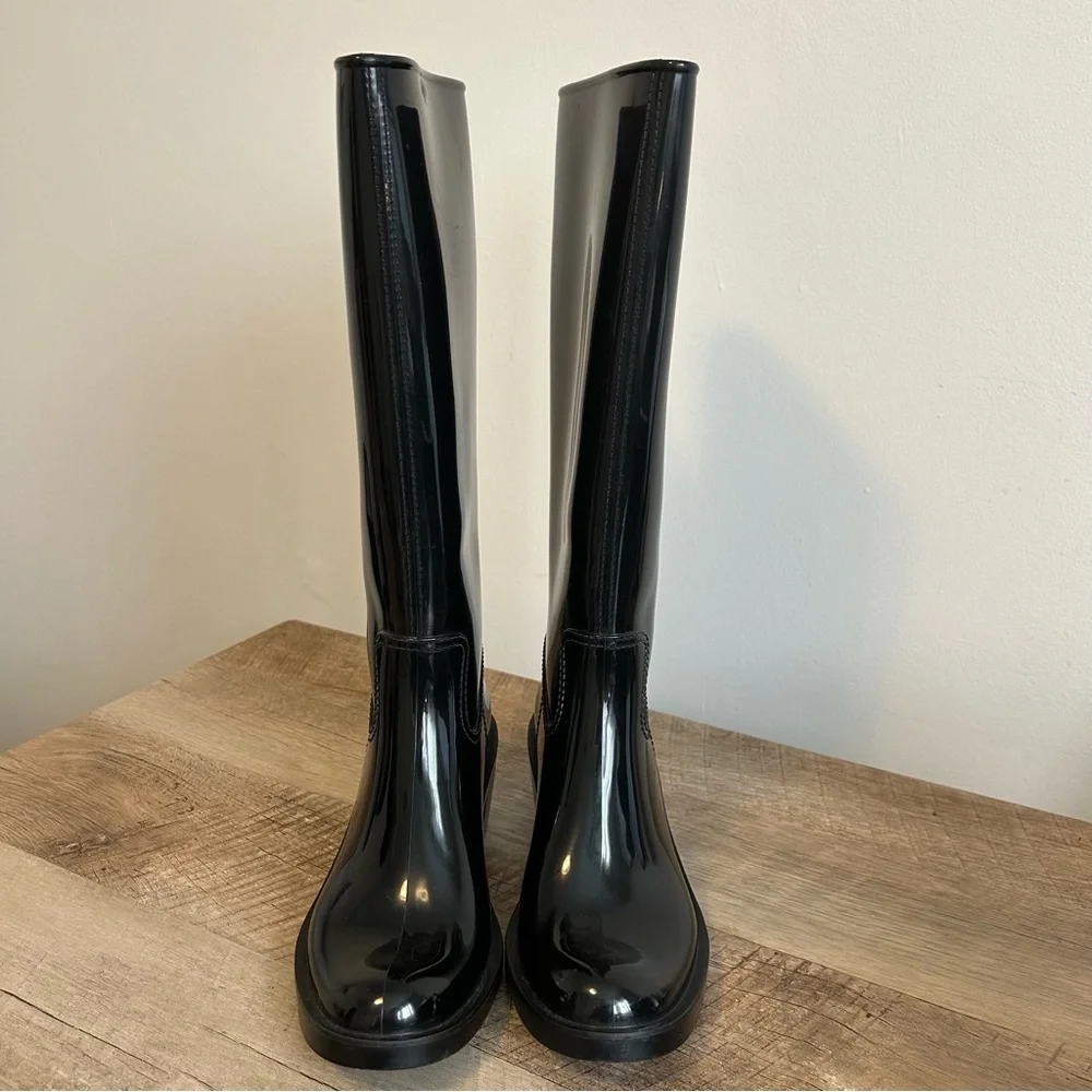 Gucci Devendra Rubber Low Heel Boot